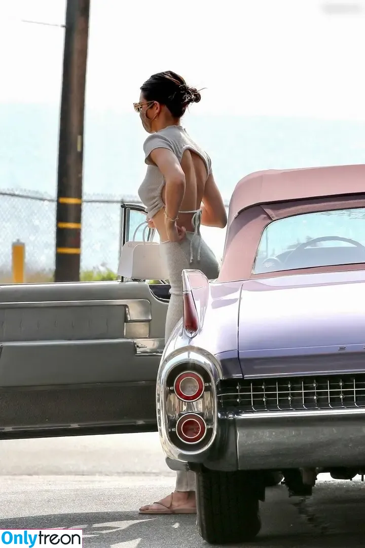 Kendall Jenner nude photo #4747 (KendallJenner)
