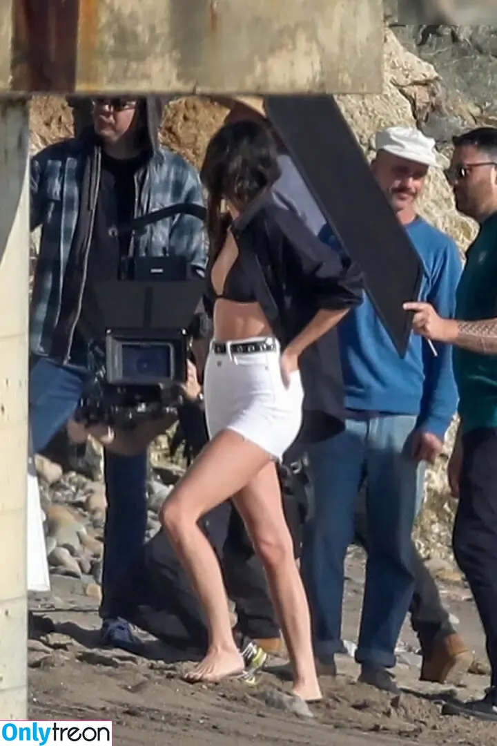 Kendall Jenner nude photo #4764 (KendallJenner)