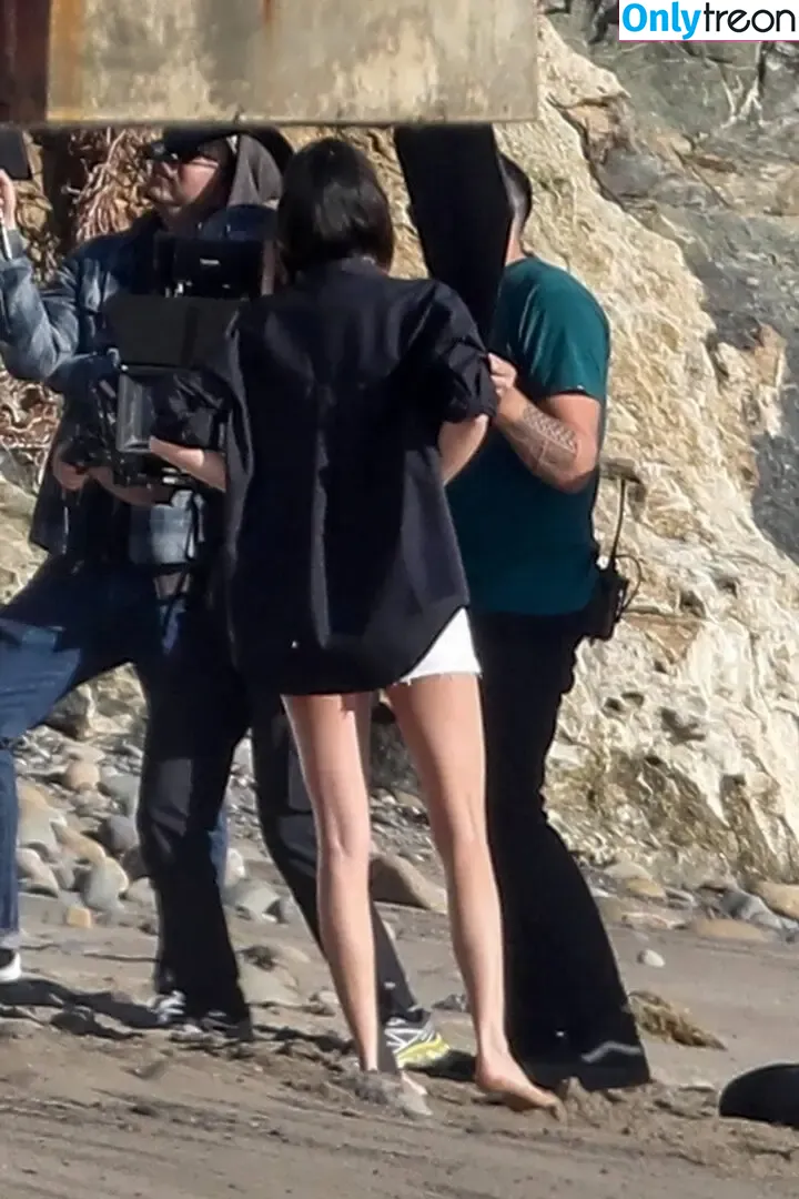 Kendall Jenner nude photo #4767 (KendallJenner)