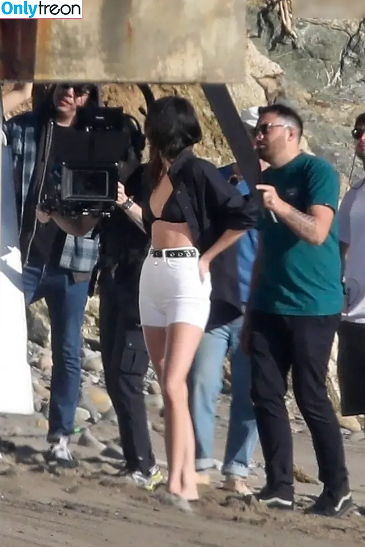 Kendall Jenner nude photo #4771 (KendallJenner)