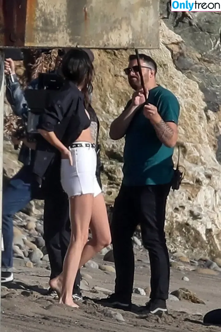 Kendall Jenner nude photo #4772 (KendallJenner)