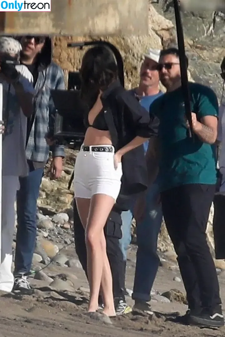 Kendall Jenner nude photo #4773 (KendallJenner)
