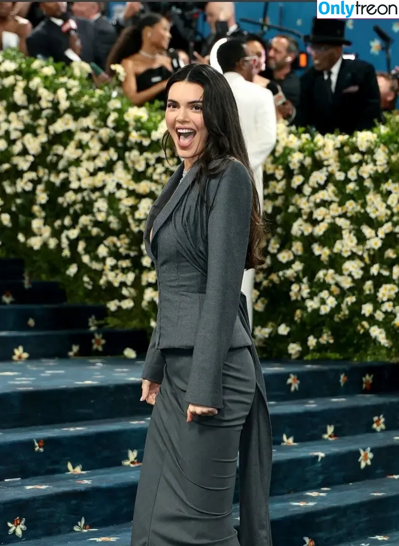 Kendall Jenner nude photo #4777 (KendallJenner)