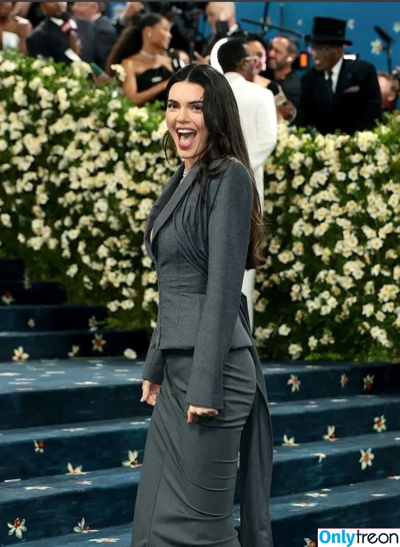Kendall Jenner nude photo #4780 (KendallJenner)