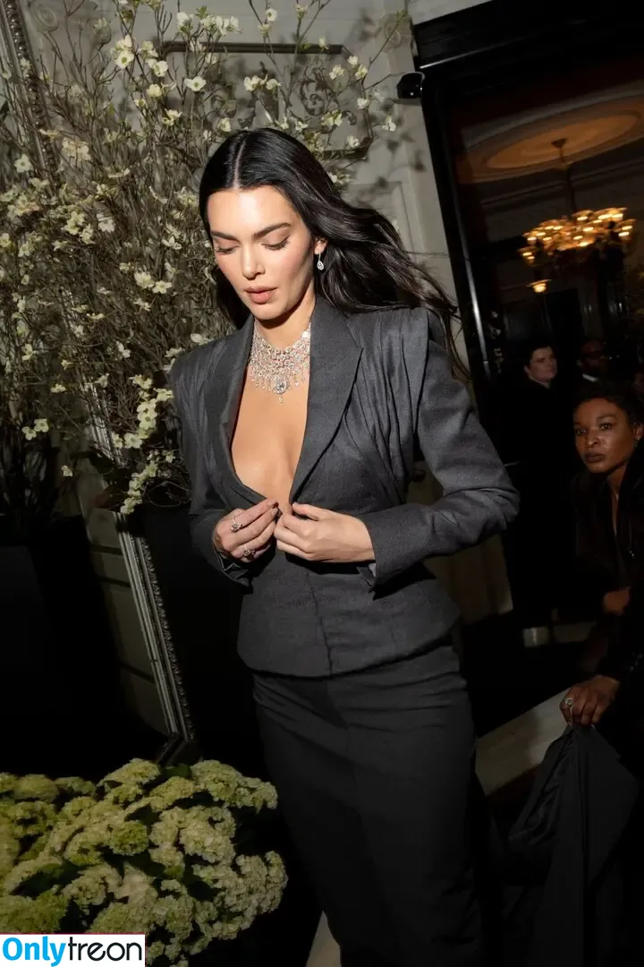 Kendall Jenner nude photo #4785 (KendallJenner)