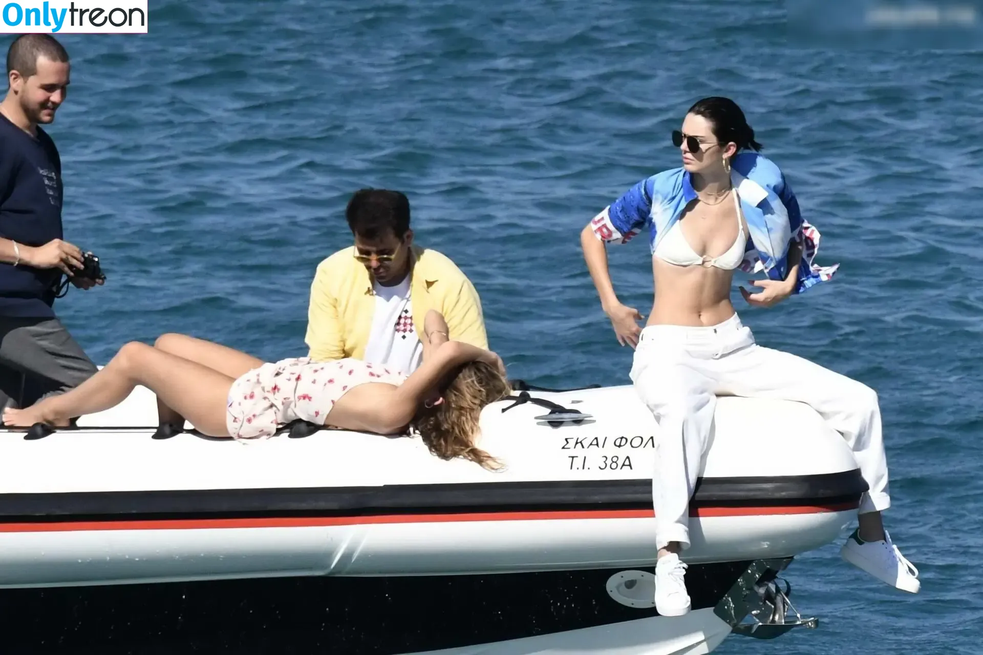 Kendall Jenner nude photo #4889 (KendallJenner)