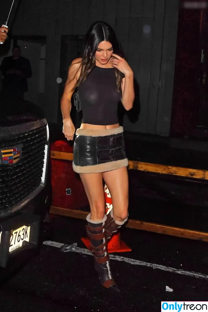 Kendall Jenner nude photo #4923 (KendallJenner)