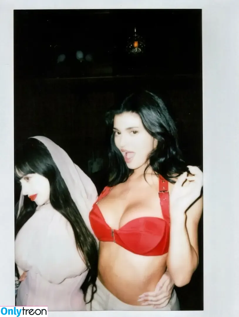 Kendall Jenner nude photo #4947 (KendallJenner)