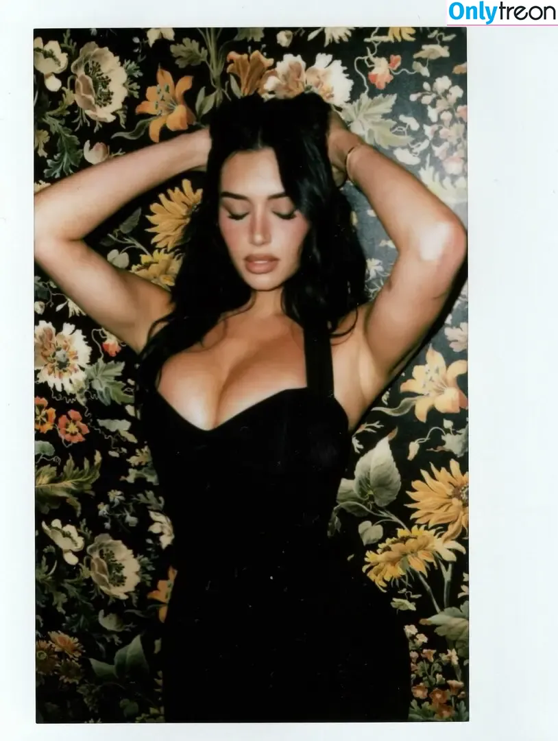 Kendall Jenner nude photo #4950 (KendallJenner)