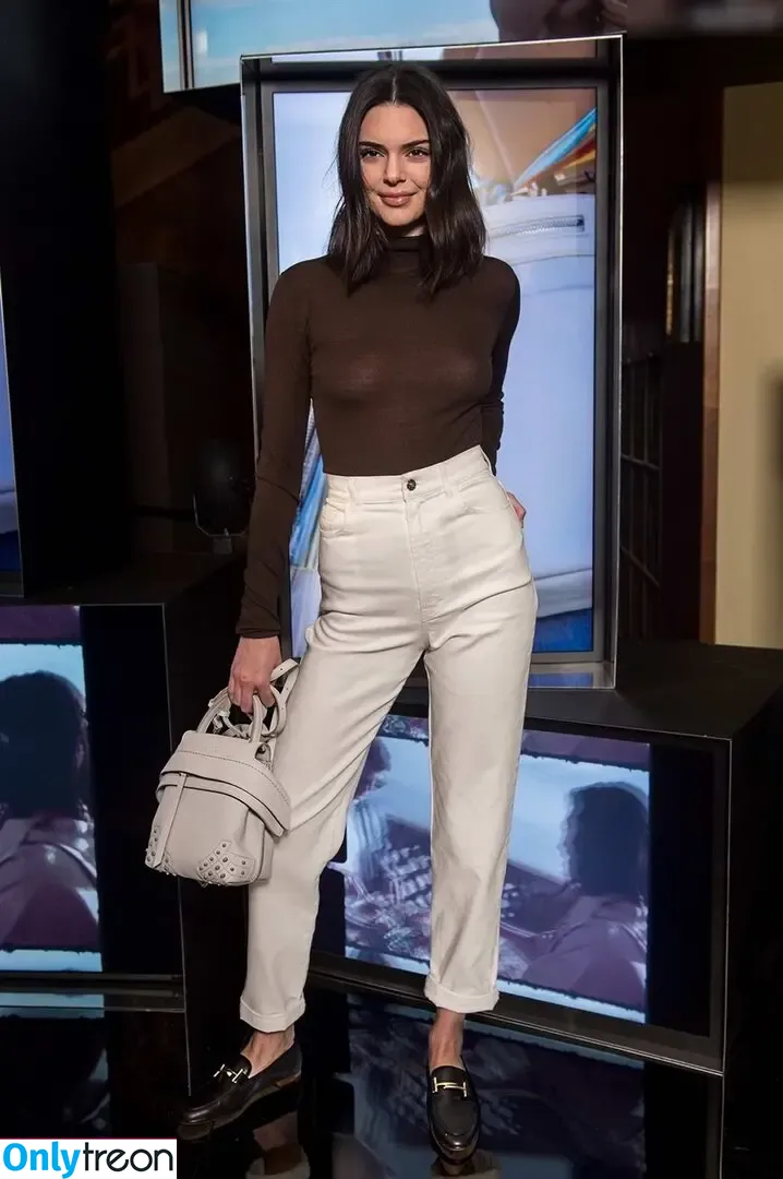 Kendall Jenner nude photo #5007 (KendallJenner)