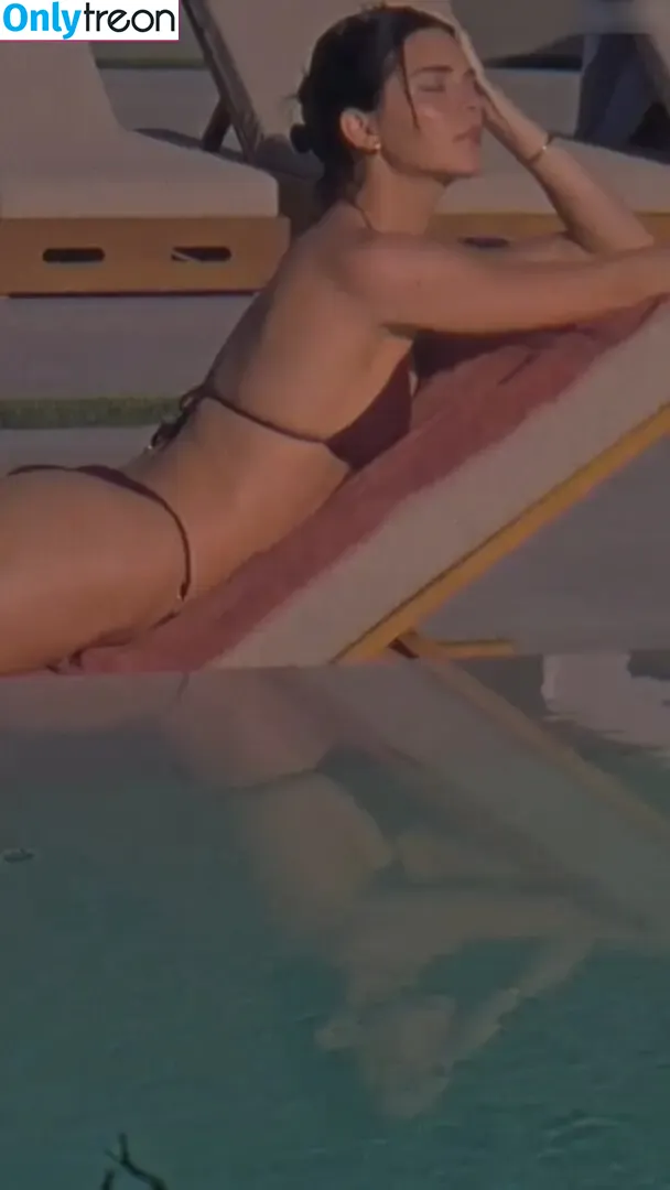 Kendall Jenner nude photo #5055 (KendallJenner)