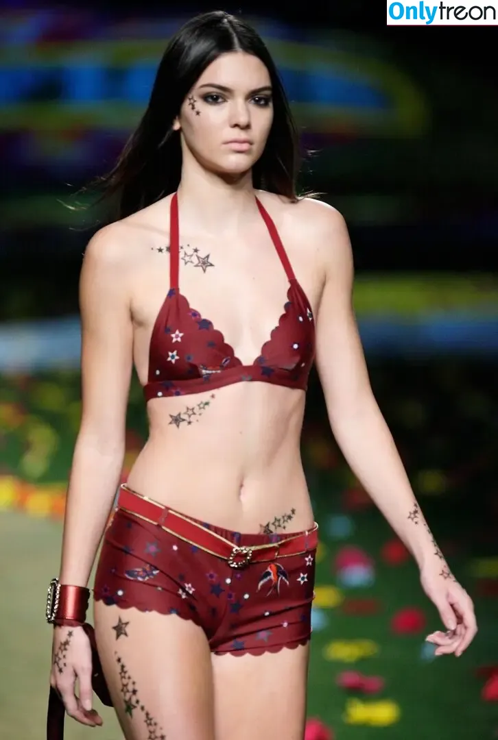Kendall Jenner nude photo #5078 (KendallJenner)