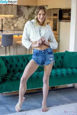 Kenna James / kennajames21 / kennajamesx / realkennajames nude photo #1076