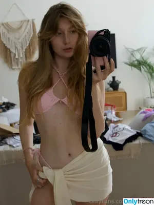 kerry.me / me.kerry nude photo #0785