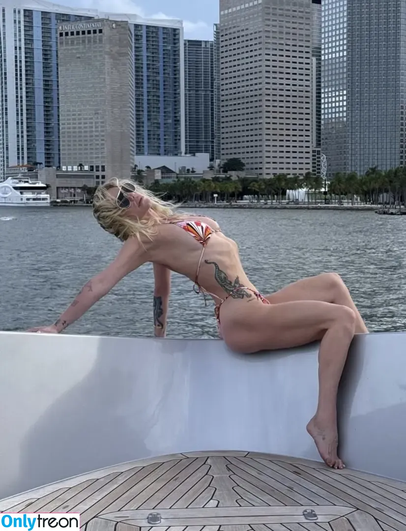 Kesha nude photo #0484 (iiswhoiis / wildgirl16)
