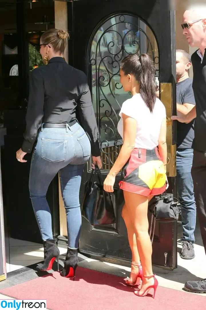 Khloé Kardashian nude photo #0202 (khloekardashian)