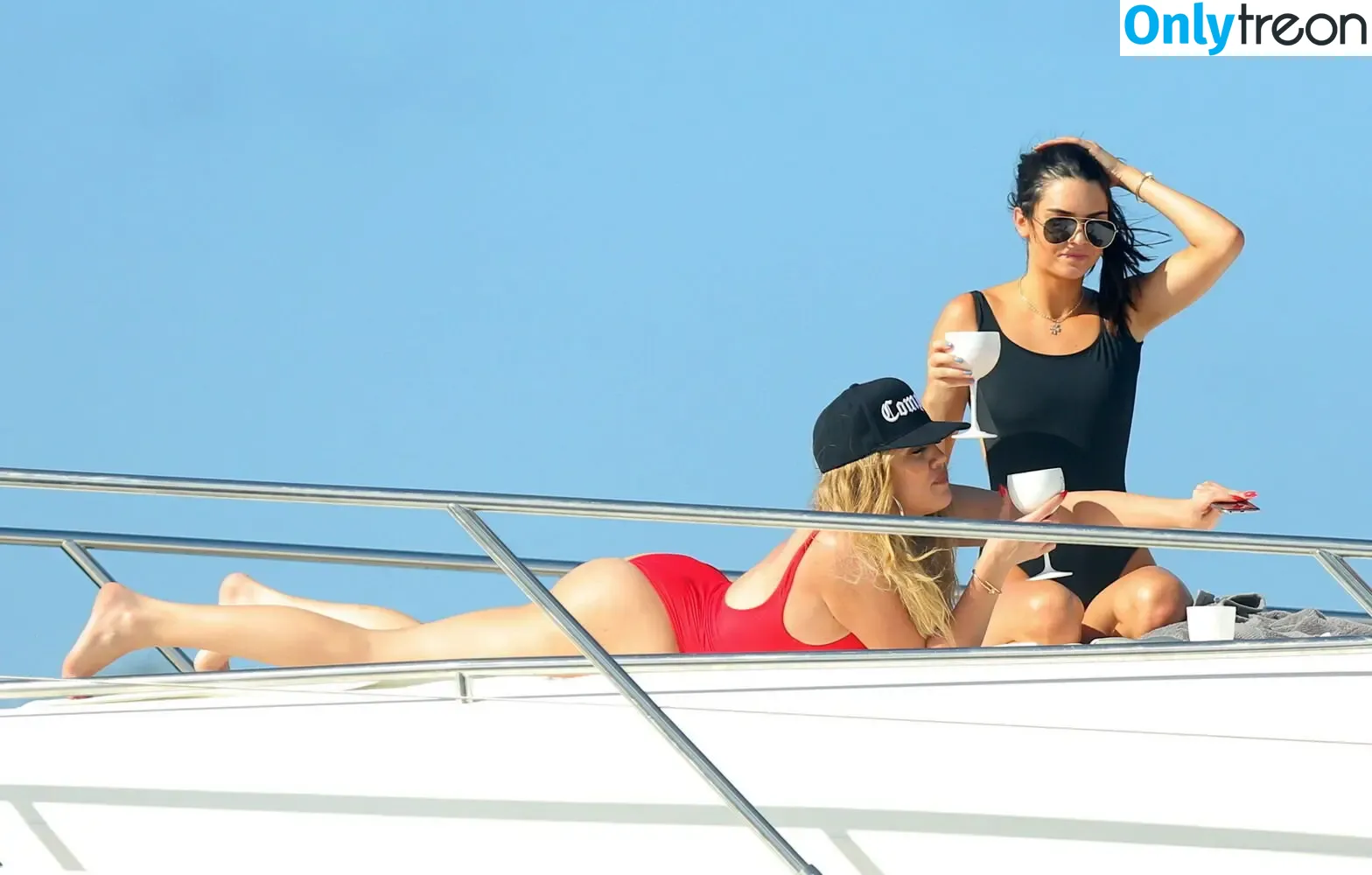 Khloé Kardashian nude photo #0336 (khloekardashian)