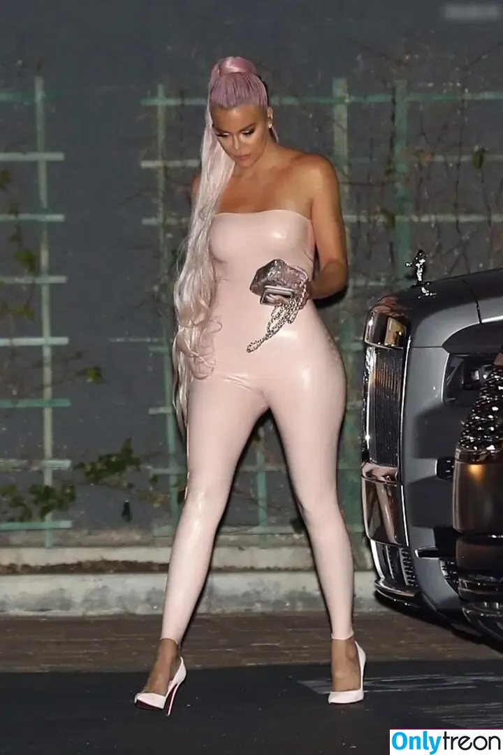 Khloé Kardashian nude photo #0357 (khloekardashian)