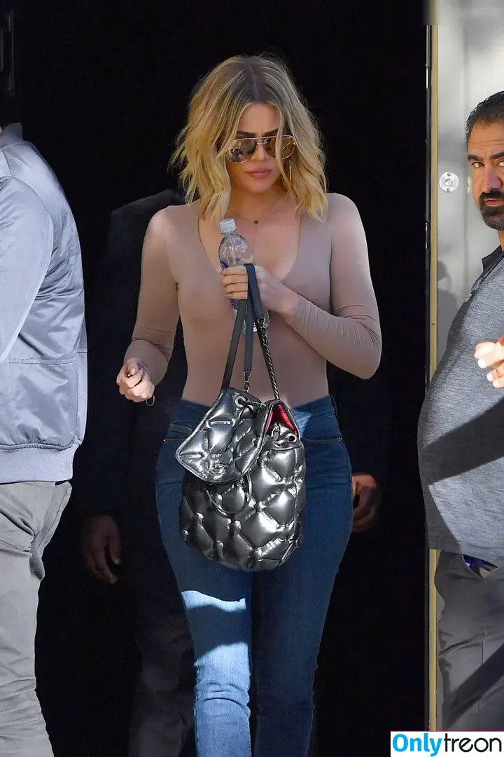 Khloé Kardashian nude photo #0365 (khloekardashian)
