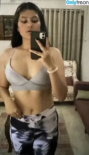 Khushi Tomar / __khushitomar / tomar_re nude photo #0017