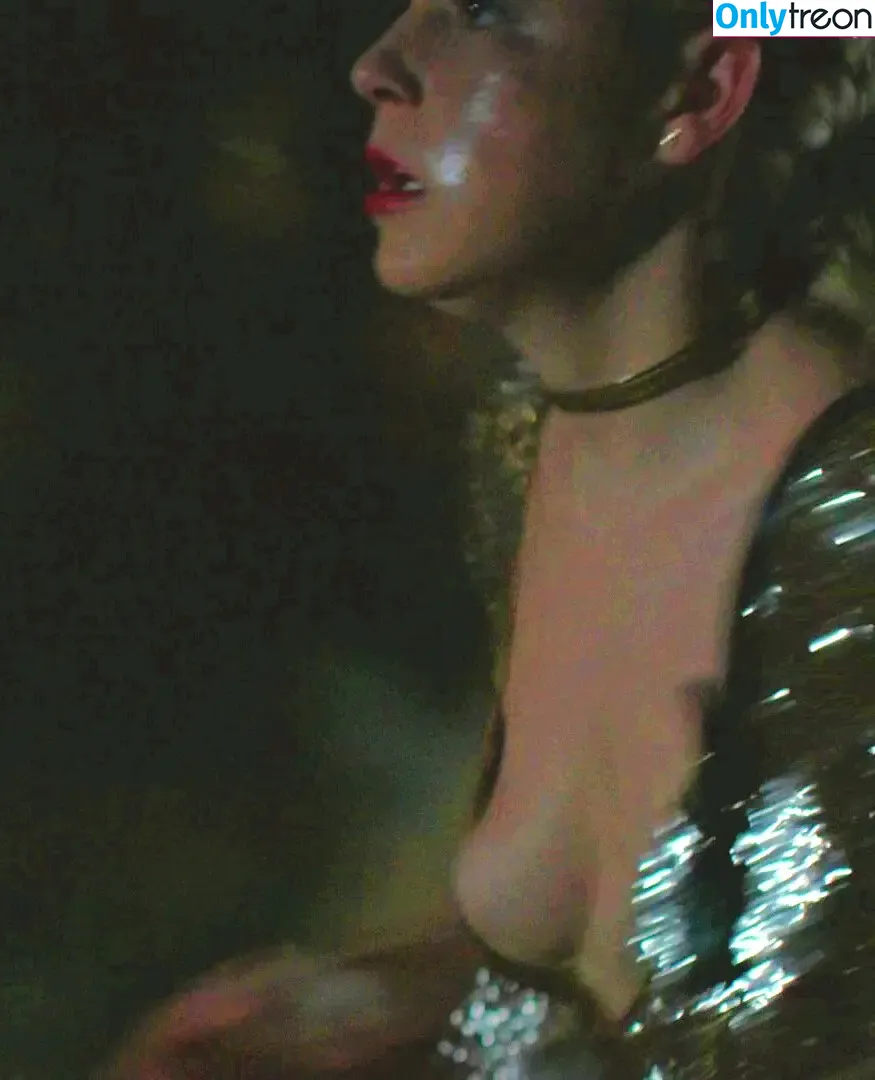 Kiernan Shipka nude photo #1742 (AdventuresSabrina / kiernanshipka)