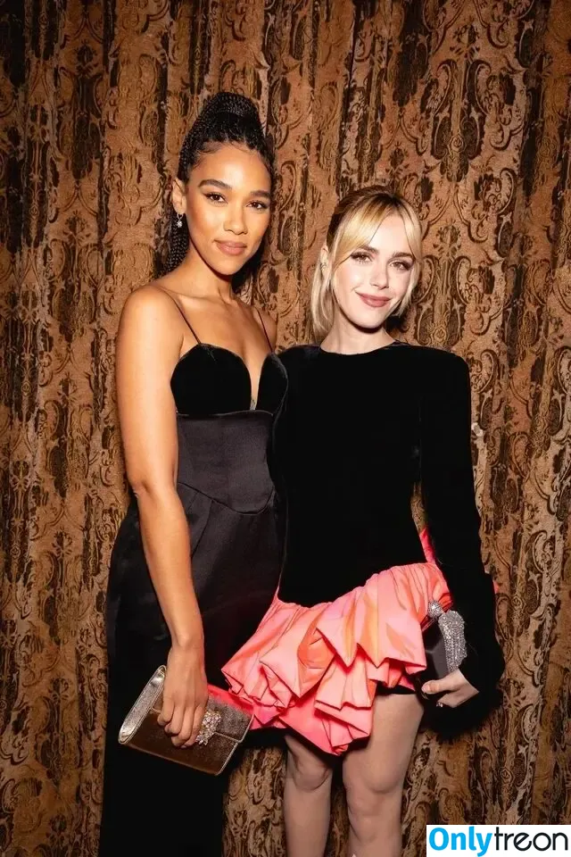 Kiernan Shipka nude photo #1795 (AdventuresSabrina / kiernanshipka)