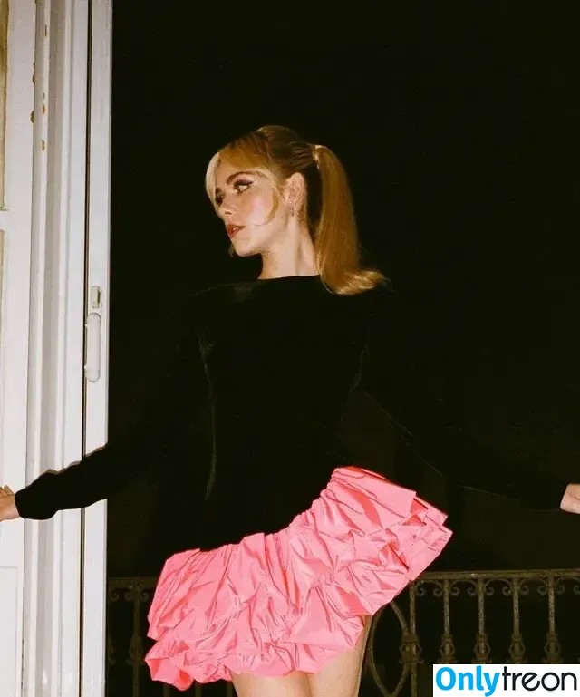 Kiernan Shipka nude photo #1827 (AdventuresSabrina / kiernanshipka)