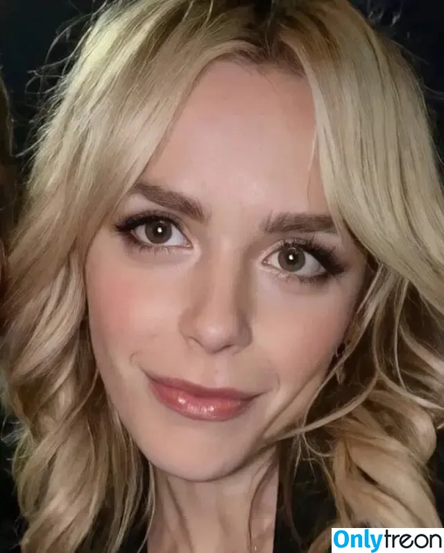 Kiernan Shipka nude photo #1906 (AdventuresSabrina / kiernanshipka)