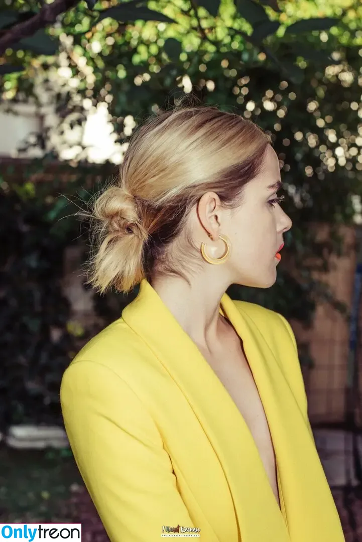 Kiernan Shipka nude photo #1971 (AdventuresSabrina / kiernanshipka)