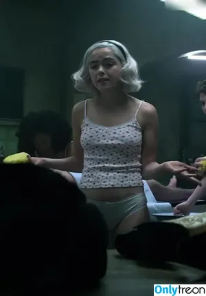 Kiernan Shipka / AdventuresSabrina / kiernanshipka nude photo #2114