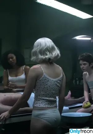Kiernan Shipka / AdventuresSabrina / kiernanshipka nude photo #2115