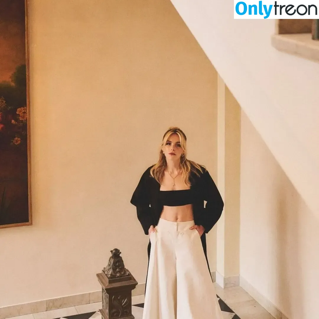 Kiernan Shipka nude photo #2066 (AdventuresSabrina / kiernanshipka)