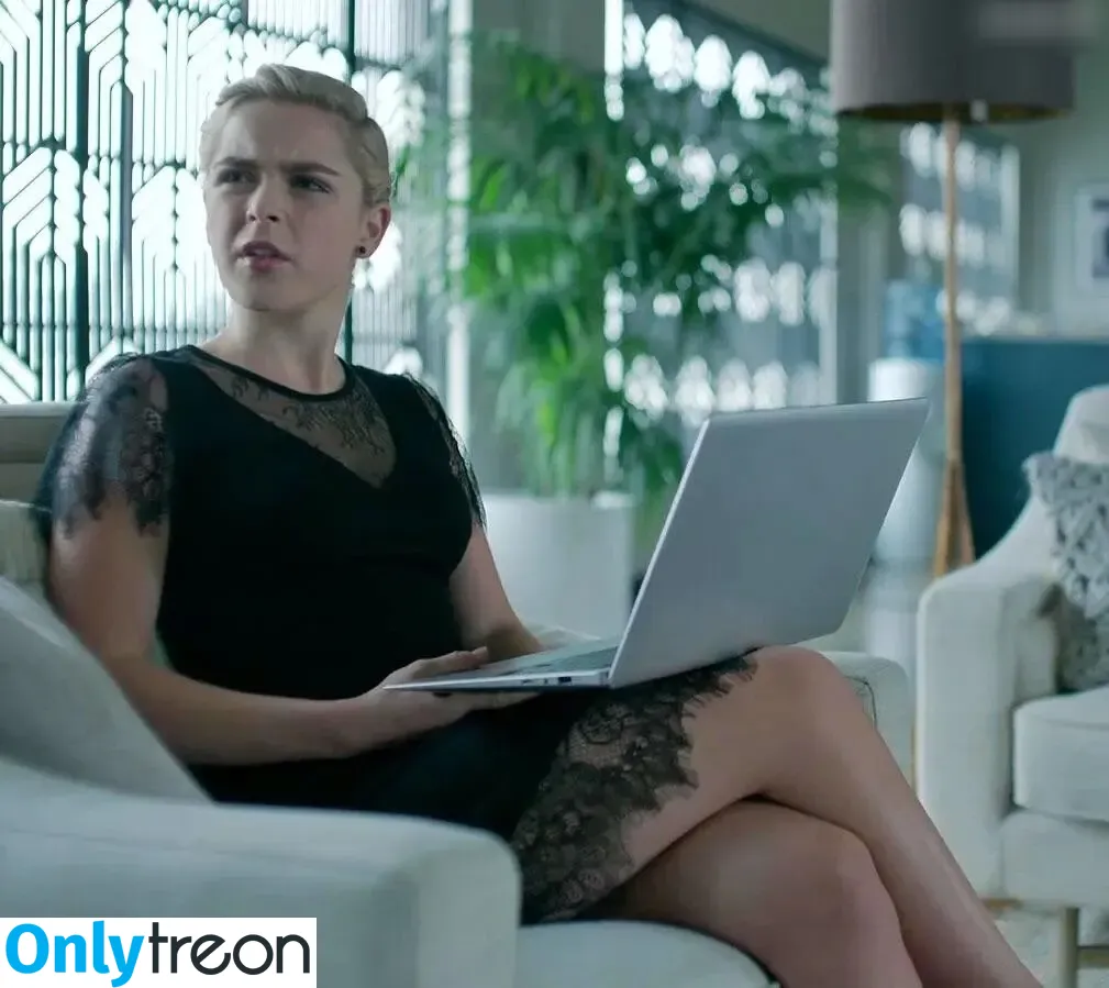 Kiernan Shipka nude photo #2095 (AdventuresSabrina / kiernanshipka)