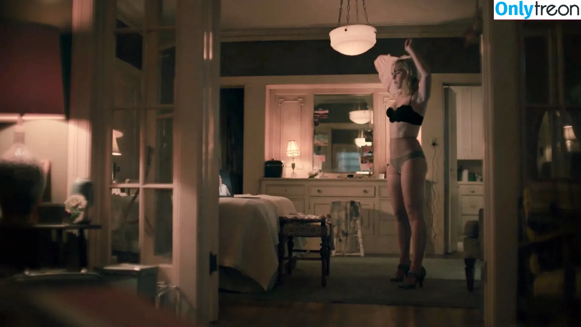 Kiernan Shipka nude photo #2146 (AdventuresSabrina / kiernanshipka)