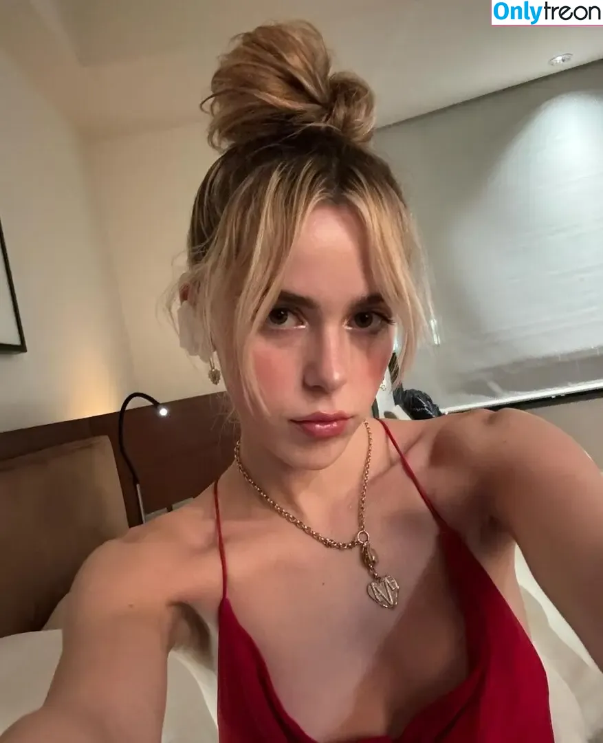 Kiernan Shipka nude photo #2197 (AdventuresSabrina / kiernanshipka)