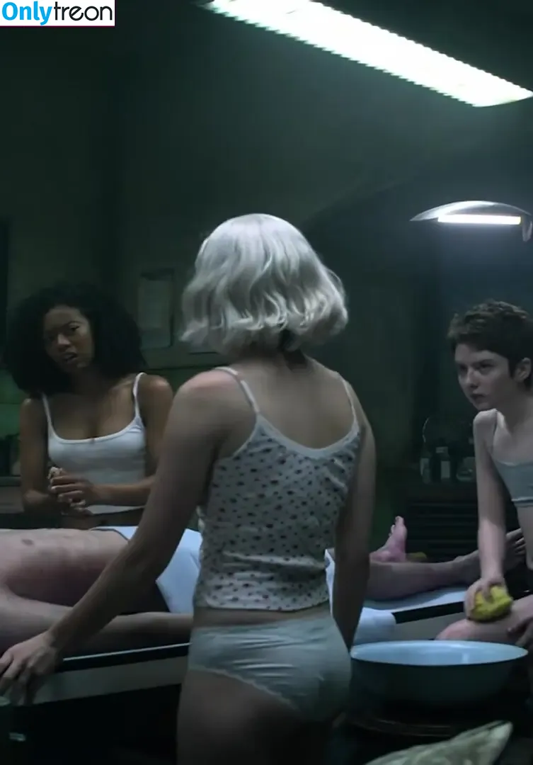 Kiernan Shipka nude photo #2223 (AdventuresSabrina / kiernanshipka)