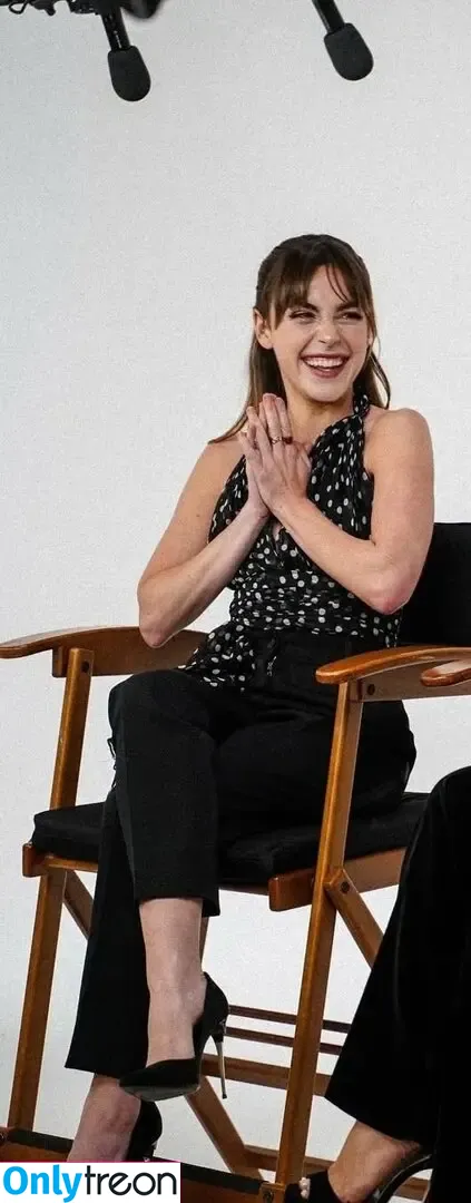 Kiernan Shipka nude photo #2871 (AdventuresSabrina / kiernanshipka)