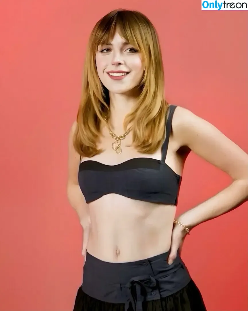 Kiernan Shipka nude photo #2879 (AdventuresSabrina / kiernanshipka)