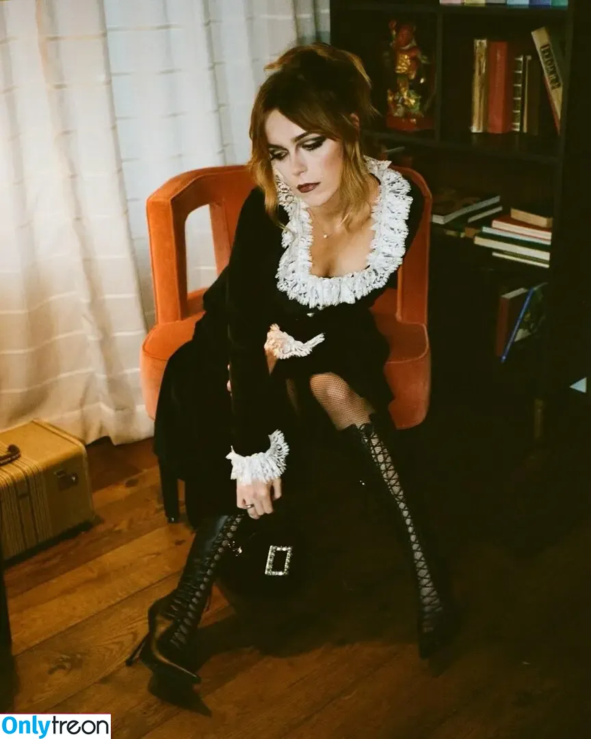 Kiernan Shipka nude photo #2928 (AdventuresSabrina / kiernanshipka)