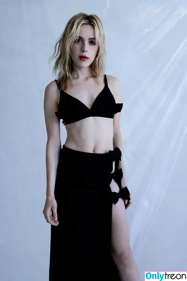 Kiernan Shipka nude photo #3252 (AdventuresSabrina / kiernanshipka)