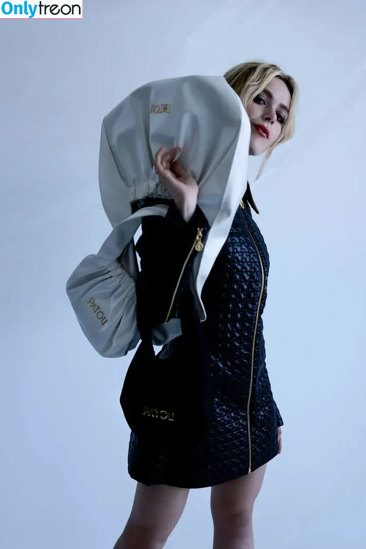 Kiernan Shipka nude photo #3258 (AdventuresSabrina / kiernanshipka)