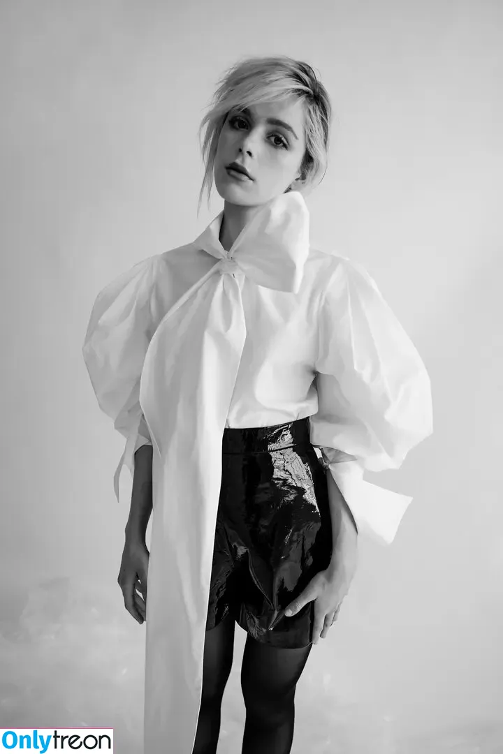 Kiernan Shipka nude photo #3260 (AdventuresSabrina / kiernanshipka)