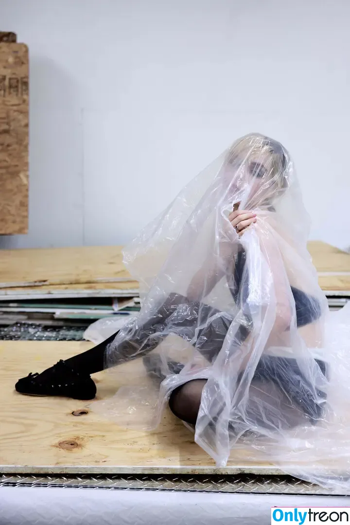 Kiernan Shipka nude photo #3263 (AdventuresSabrina / kiernanshipka)