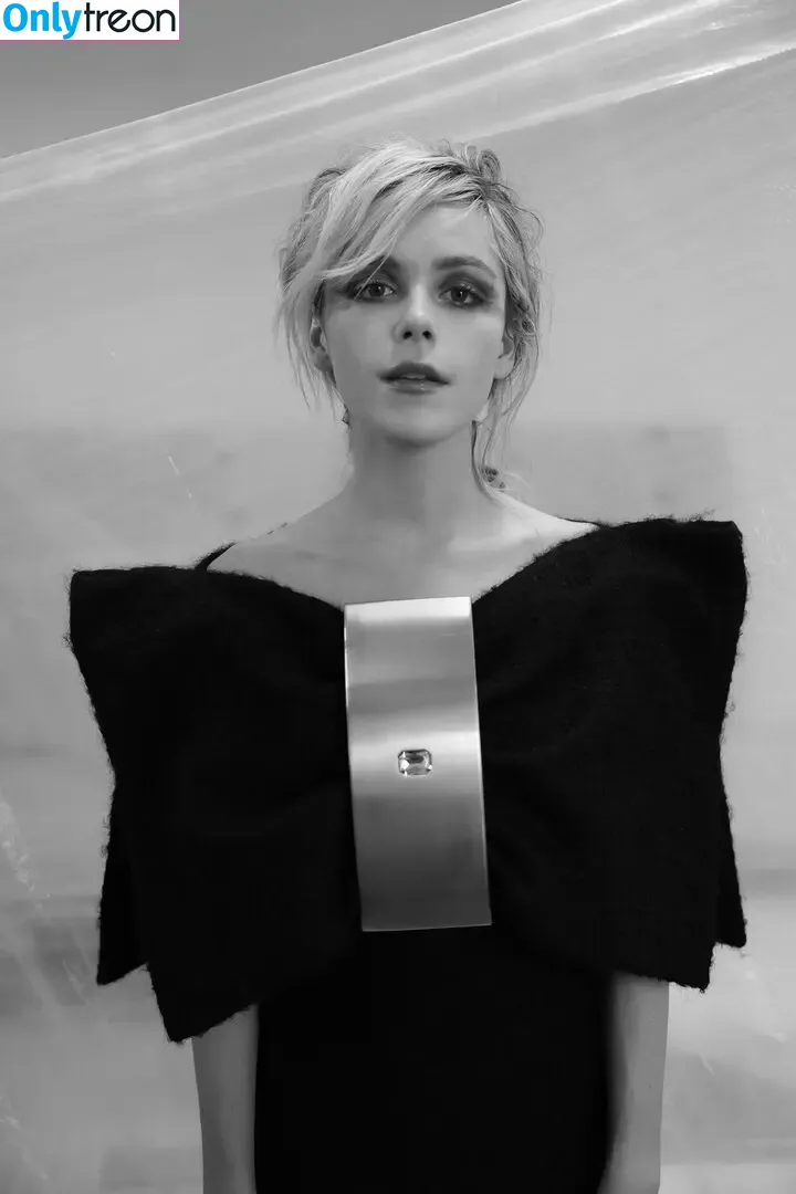 Kiernan Shipka nude photo #3266 (AdventuresSabrina / kiernanshipka)