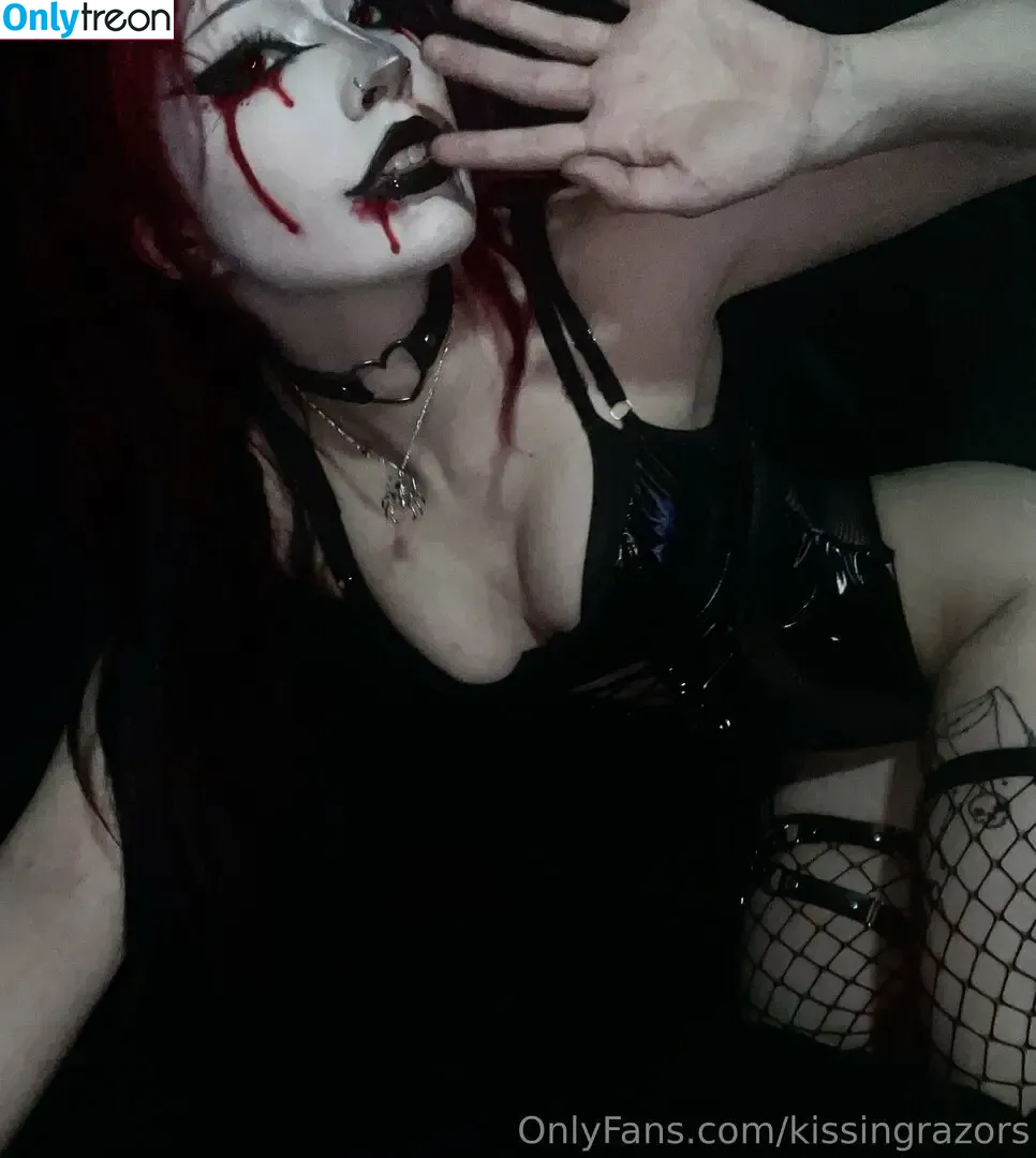 Killkels nude photo #0008 (kill.kels / kissingrazors)