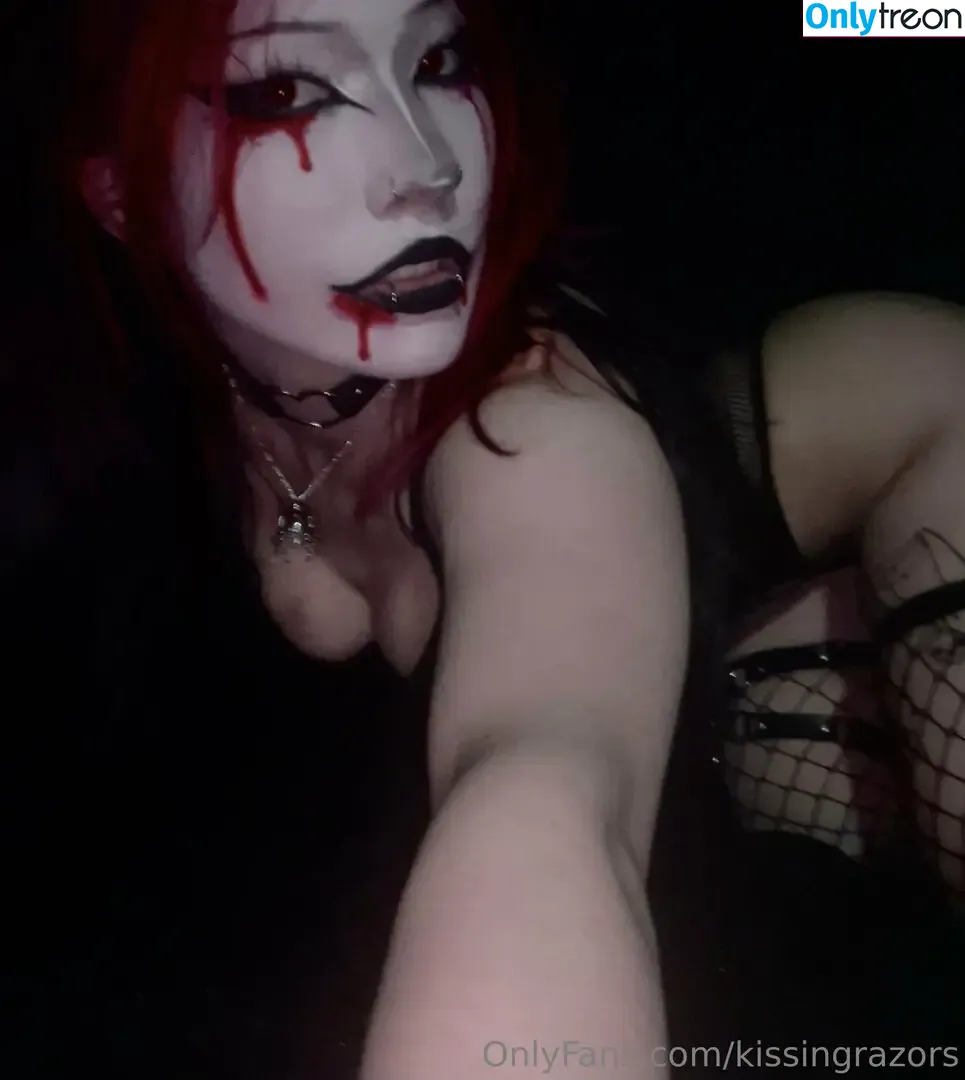 Killkels nude photo #0009 (kill.kels / kissingrazors)