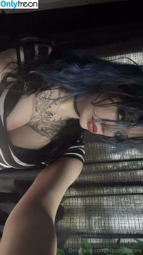 Killkels nude photo #0012 (kill.kels / kissingrazors)