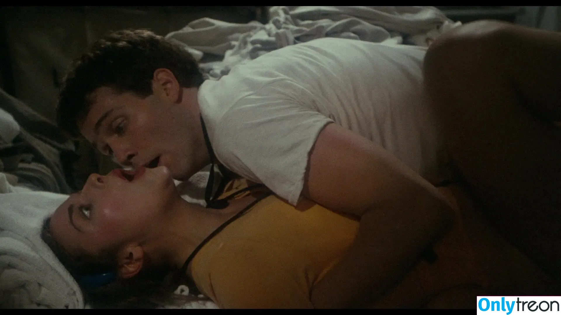 Kim Cattrall nude photo #0110 (KimCattrall)