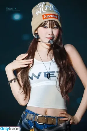 Kim Chaewon / _chaechae_1 / 김채원 Le Sserafim nude photo #0321