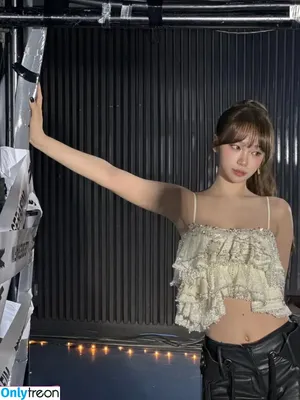 Kim Chaewon / _chaechae_1 / 김채원 Le Sserafim nude photo #0400